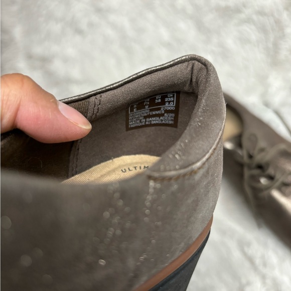 Clark - Picture 3 of 3